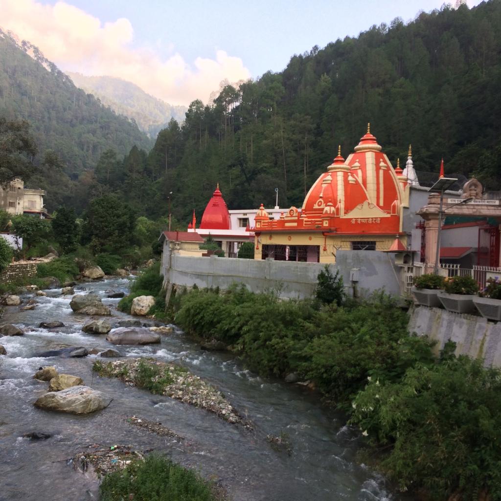 kainchi dham temple